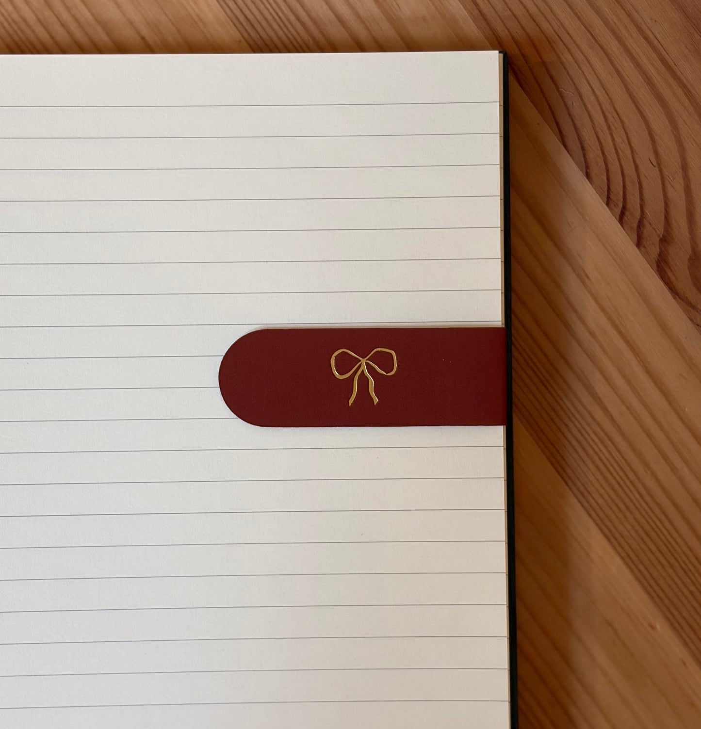 Gold Vintage Bow Foil Embossed Magnetic Bookmark